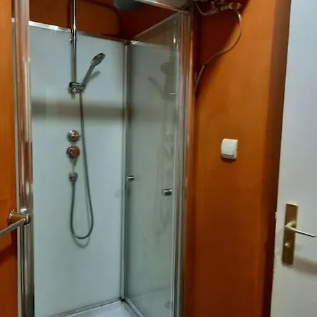 Chambre Tres Confortable Et Acclimatee Audun-le-Tiche Exterior photo